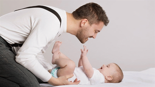 Кого признают отцом, если ребенок рожден вне брака и нужно ли его усыновлять